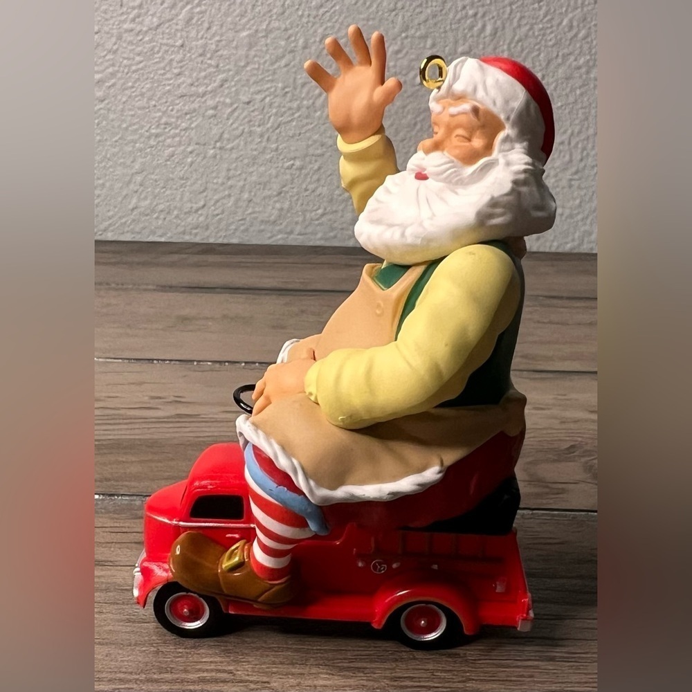 Hallmark Keepsake Christmas Ornament NIB 2022 Toymaker Santa #23 In Series - Picture 6 of 11